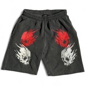 051. 🔥BoohooMAN Grey Skull Graphic Sweat Shorts Size M 💀🔥